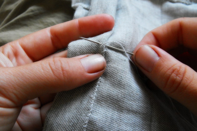 7 Steps To No-Frills Hand Sewing - Off The Grid News
